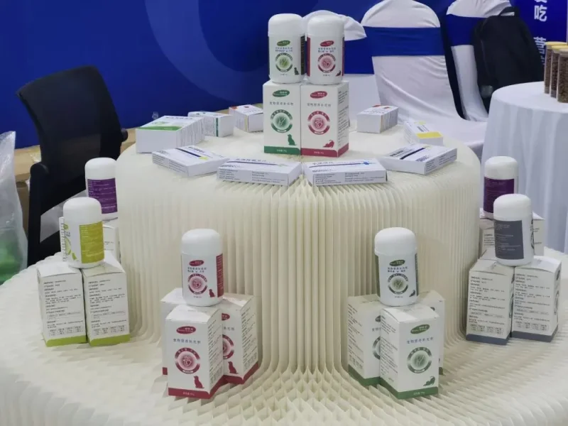 Pet food and supplement display for OEM and ODM buyers
